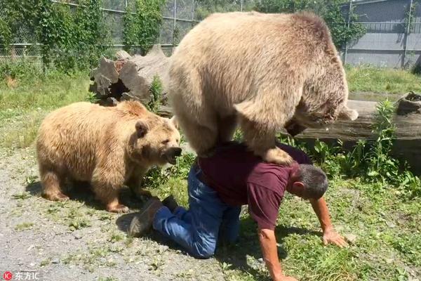 一頓操作猛如虎…萊奧連過數(shù)人后錯失單刀??