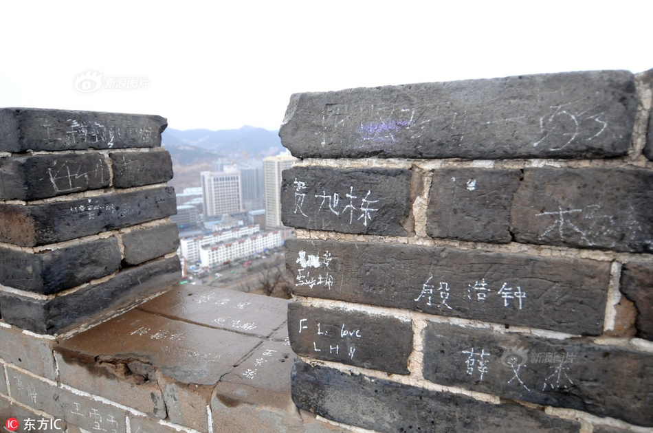 布朗尼后腦勺砸地一幕曝光！痛苦趴地后起身 已被召回明天小概率出戰(zhàn)