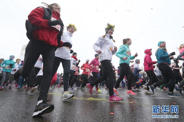 央財(cái)女碩士回應(yīng)一年工資不如網(wǎng)紅羊毛月一條廣告：不想引起大家的焦慮 自己在反思